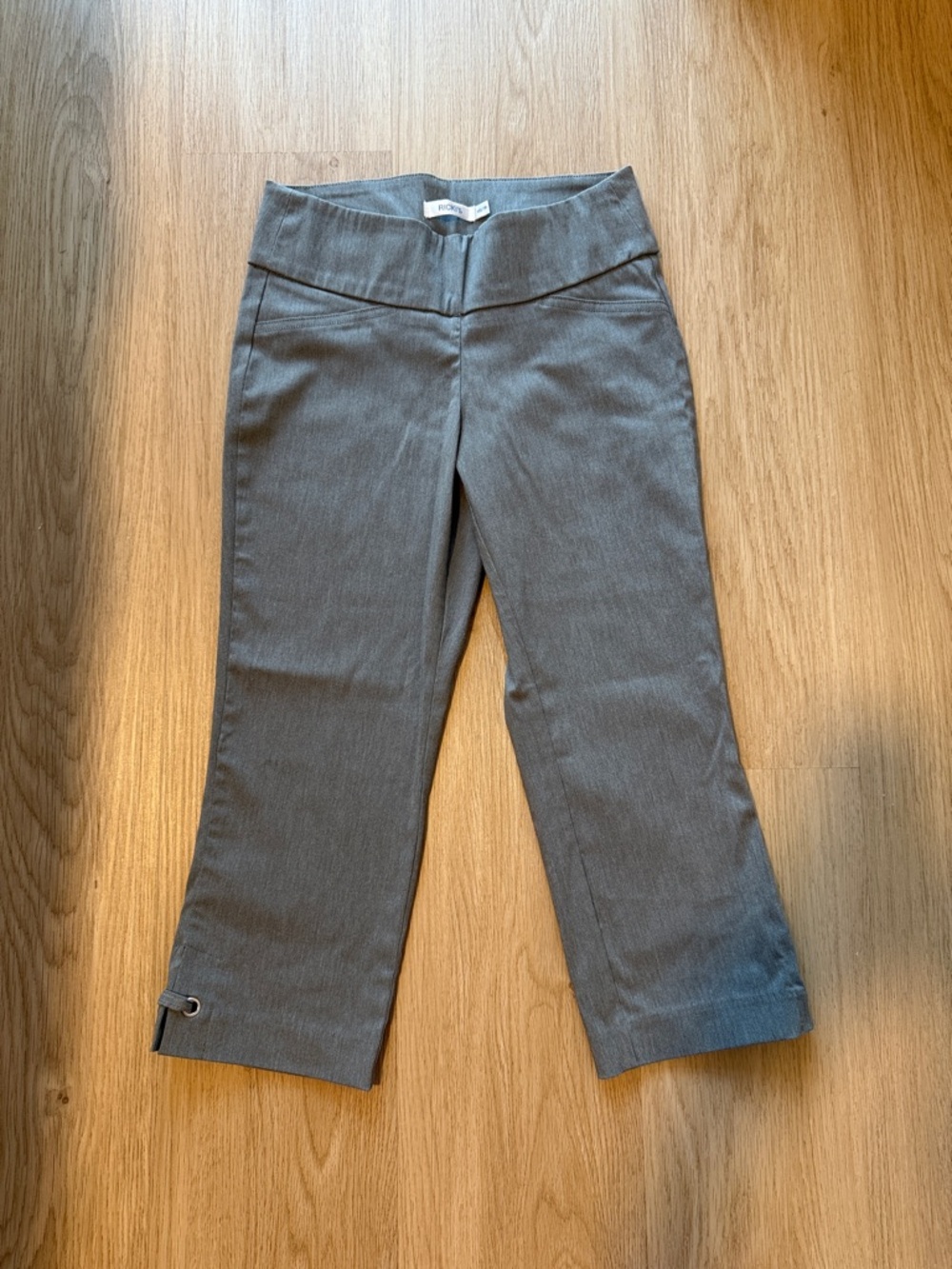 Ricki's Gray Capris with Grommet Detail